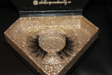 Load image into Gallery viewer, &quot;She&#39;s So Lucky&quot; Lashes
